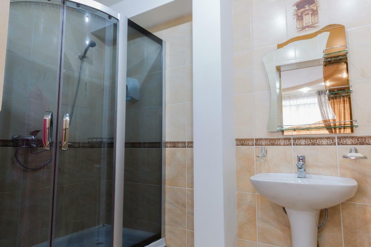 Tourist Hotel Ustʼ-Kamenogorsk Esterno foto