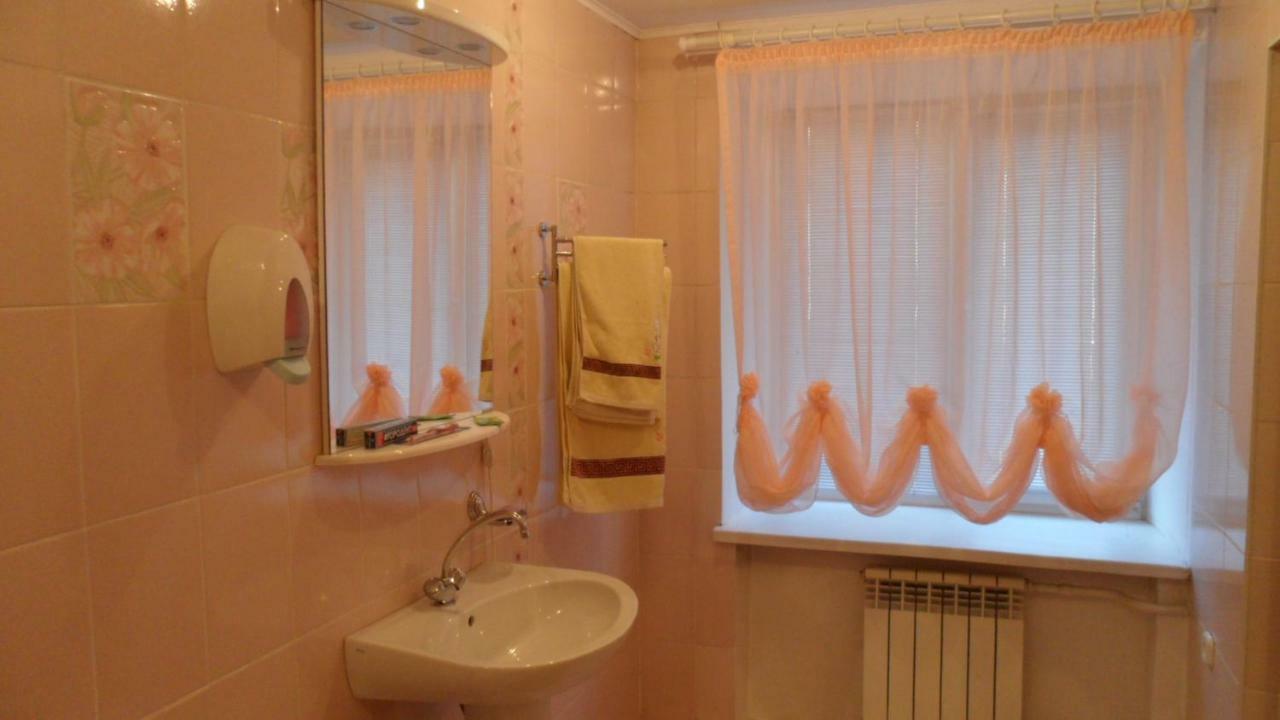Tourist Hotel Ustʼ-Kamenogorsk Esterno foto